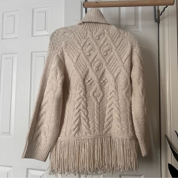 Zara Sweater - Picture 2 of 3